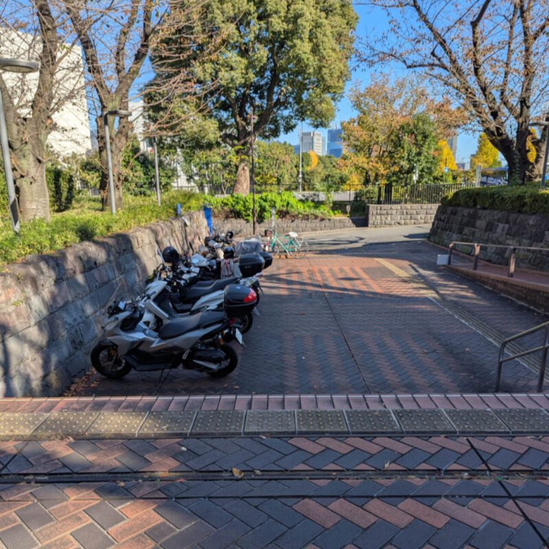 国会図書館（東京本館）駐輪場